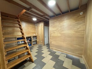 2568 W 2nd St, Brooklyn, NY for lease Interior Photo- Image 2 of 5