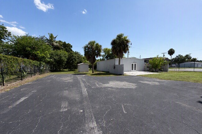 More details for 2054 Crawford St, Fort Myers, FL - Office for Lease