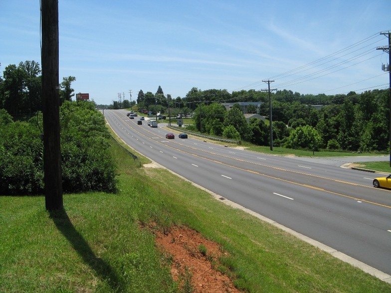 Forest Road (US 221), Lynchburg, VA à vendre - Photo du bâtiment - Image 1 de 1