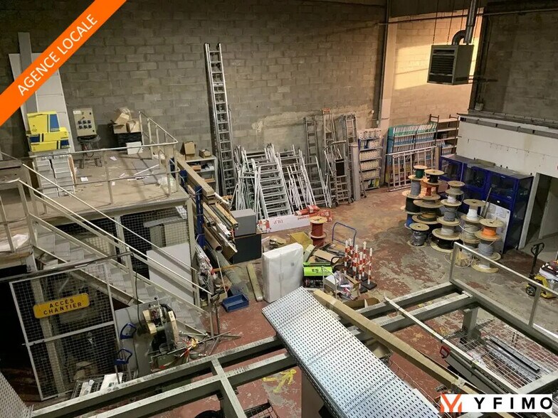 Industrial in Poissy for lease - Building Photo - Image 1 of 9