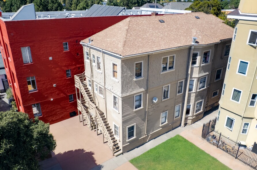 667 10th St, Oakland, CA à vendre - Photo principale - Image 1 de 35