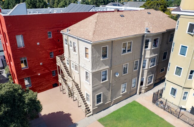 Plus de détails pour 667 10th St, Oakland, CA - Multi-résidentiel à vendre