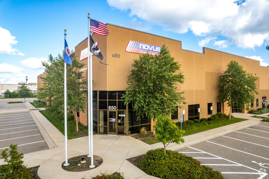 650 Pelham Blvd, Saint Paul, MN for lease - Building Photo - Image 3 of 7