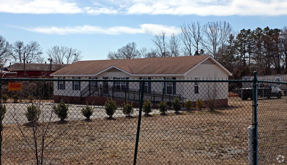 227 Atando Ave, Charlotte, NC for sale - Building Photo - Image 3 of 5