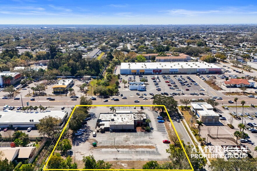 3701 Bee Ridge Rd, Sarasota, FL à louer - Photo du bâtiment - Image 2 de 3