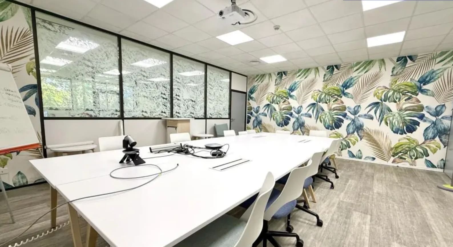 Office in Aix-en-Provence for lease Interior Photo- Image 1 of 12