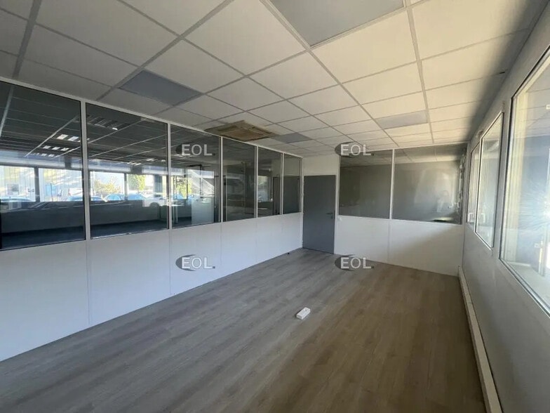 Office in Aubagne for lease - Interior Photo - Image 1 of 5