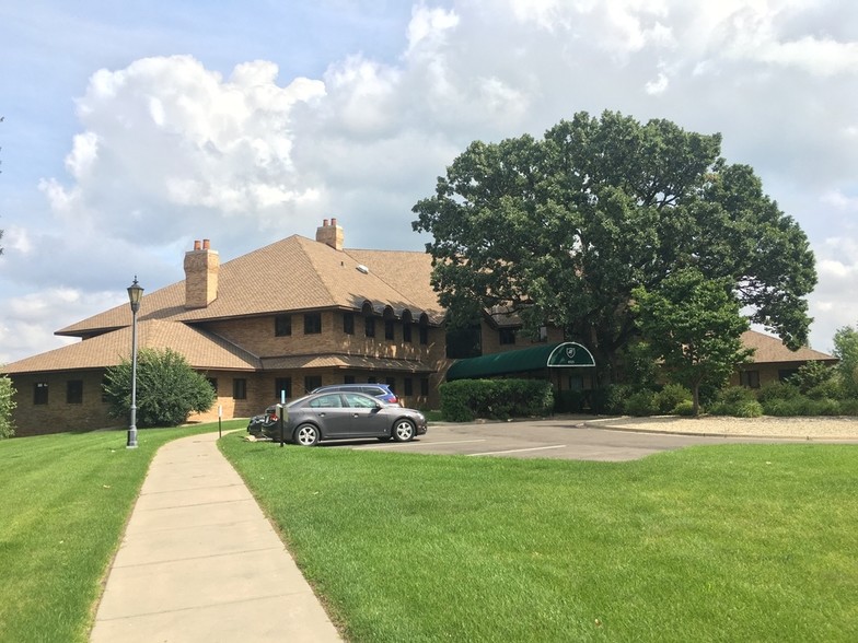 8525 N Edinbrook Xing, Minneapolis, MN for lease - Building Photo - Image 2 of 8