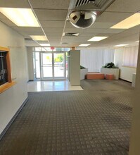 923-931 Farmington Ave, Bristol, CT à louer Photo intérieure- Image 2 de 20