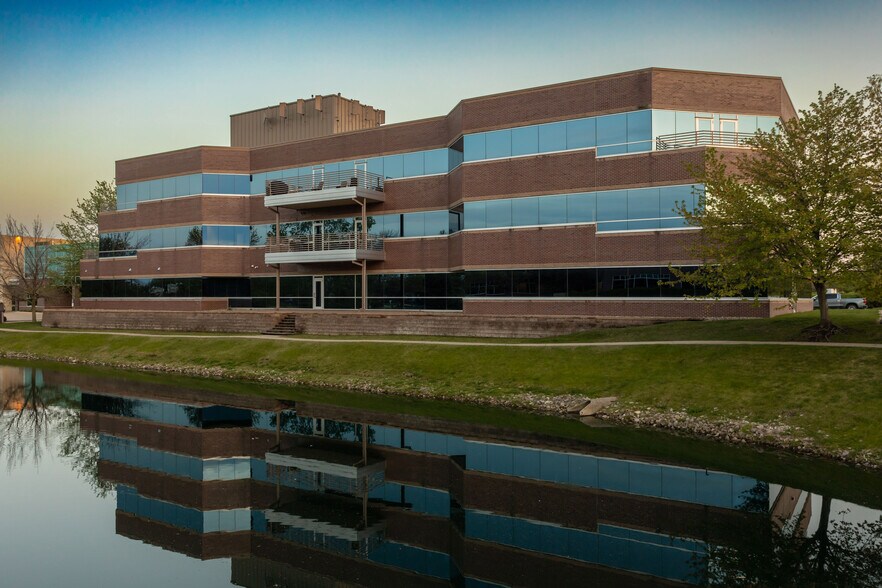 12345 University Ave, Clive, IA à vendre - Photo du bâtiment - Image 3 de 3