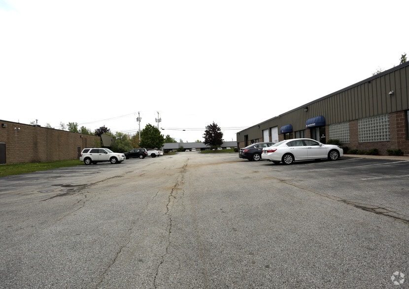 70 Zachary Rd, Manchester, NH for lease - Building Photo - Image 2 of 28