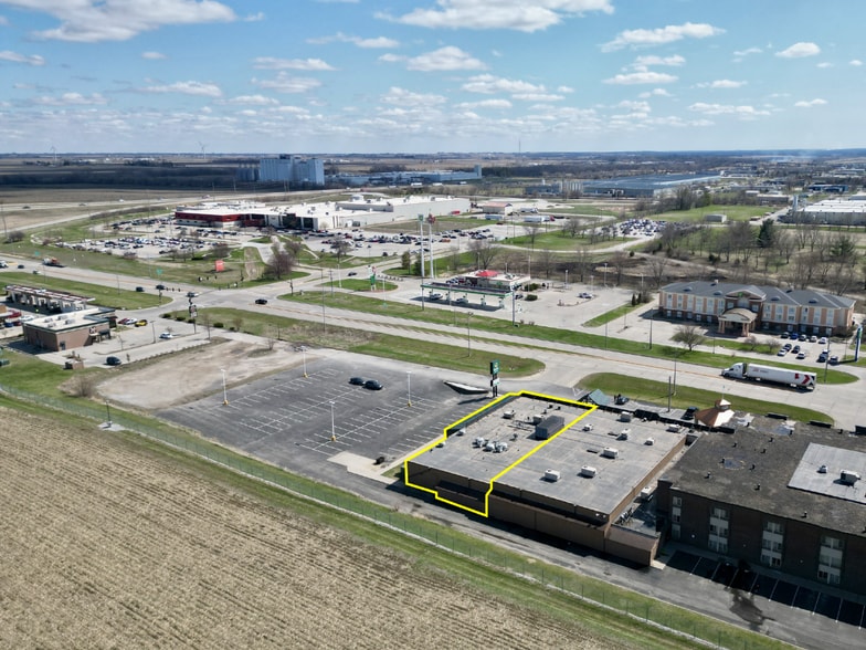 2601 E 13th St, Ames, IA for lease - Building Photo - Image 2 of 12