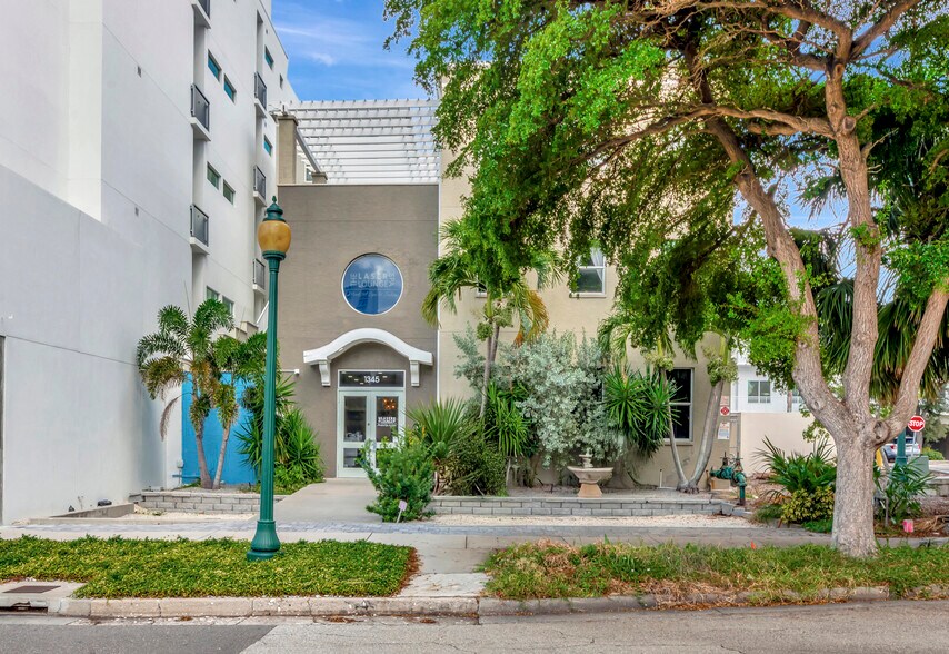 1345 2nd St, Sarasota, FL à vendre - Photo du bâtiment - Image 2 de 126