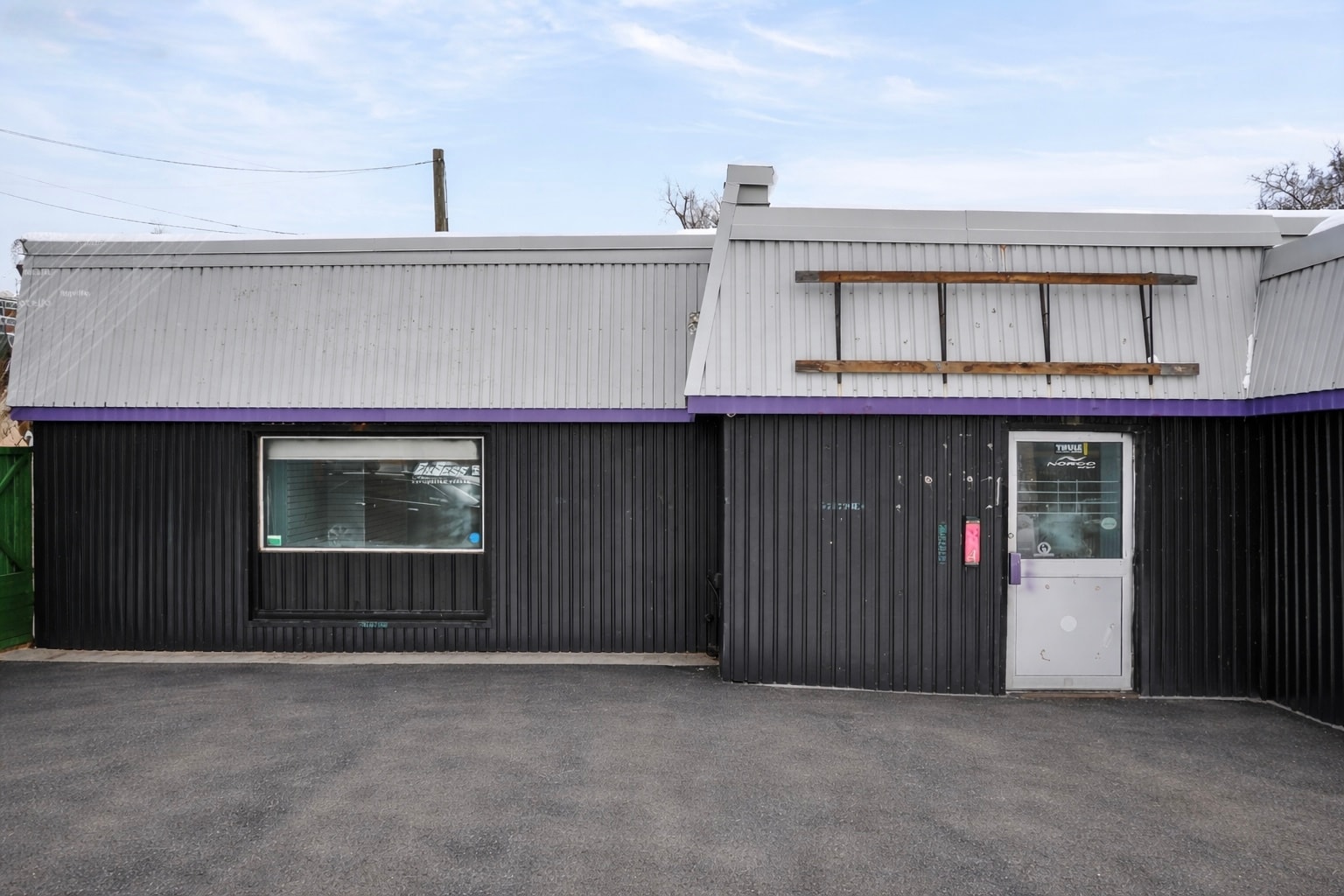 384 Queen St, Peterborough, ON for sale Primary Photo- Image 1 of 14