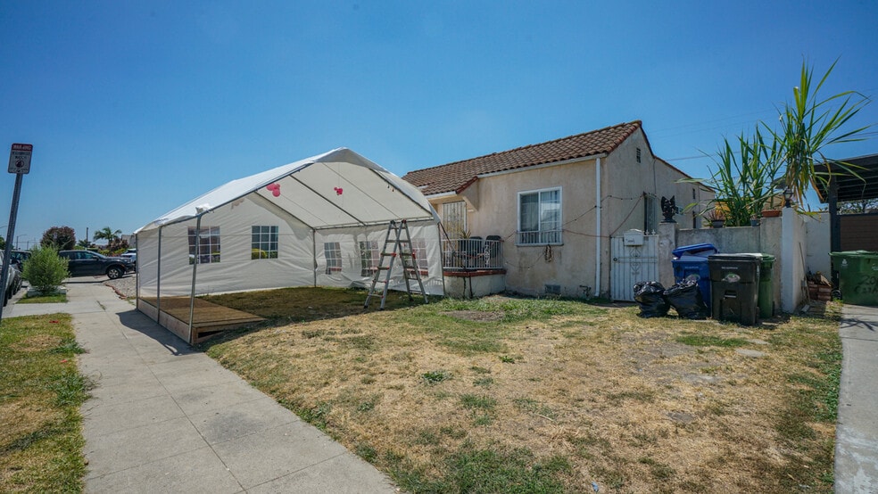 2056 W 67th St, Los Angeles, CA for sale - Building Photo - Image 3 of 11