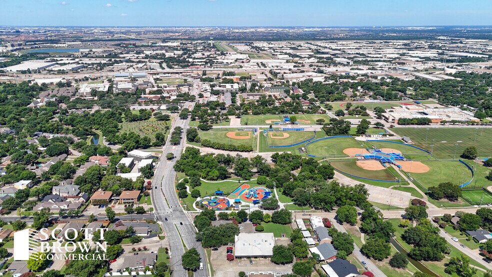 2701 Valley View Ln, Farmers Branch, TX à louer - Photo du bâtiment - Image 3 de 10