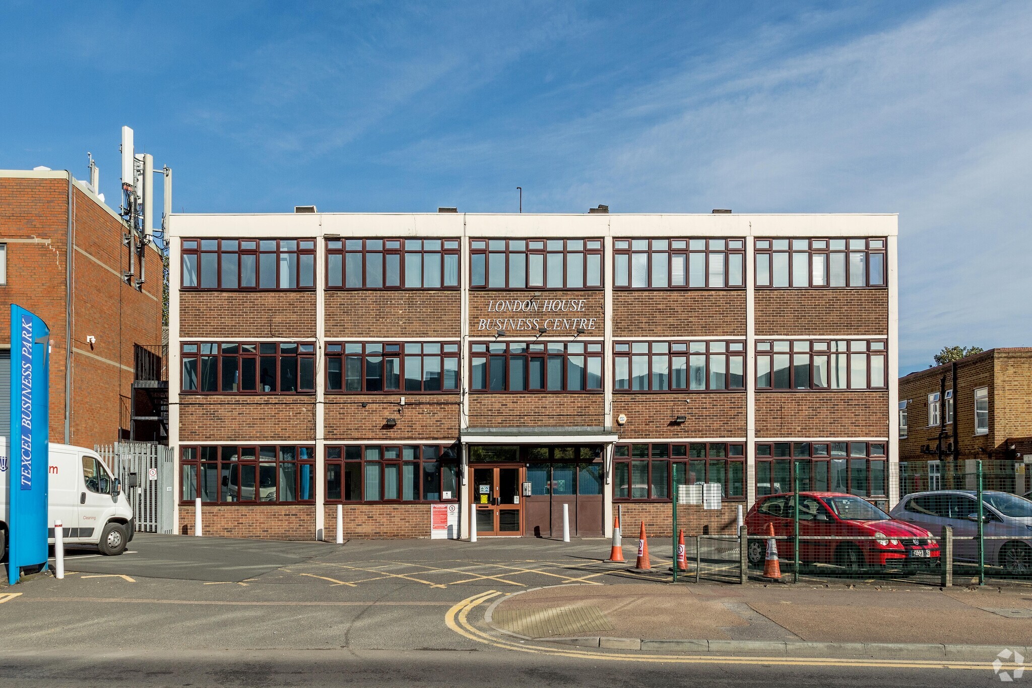 Thames Rd, Crayford à louer Photo principale- Image 1 de 4