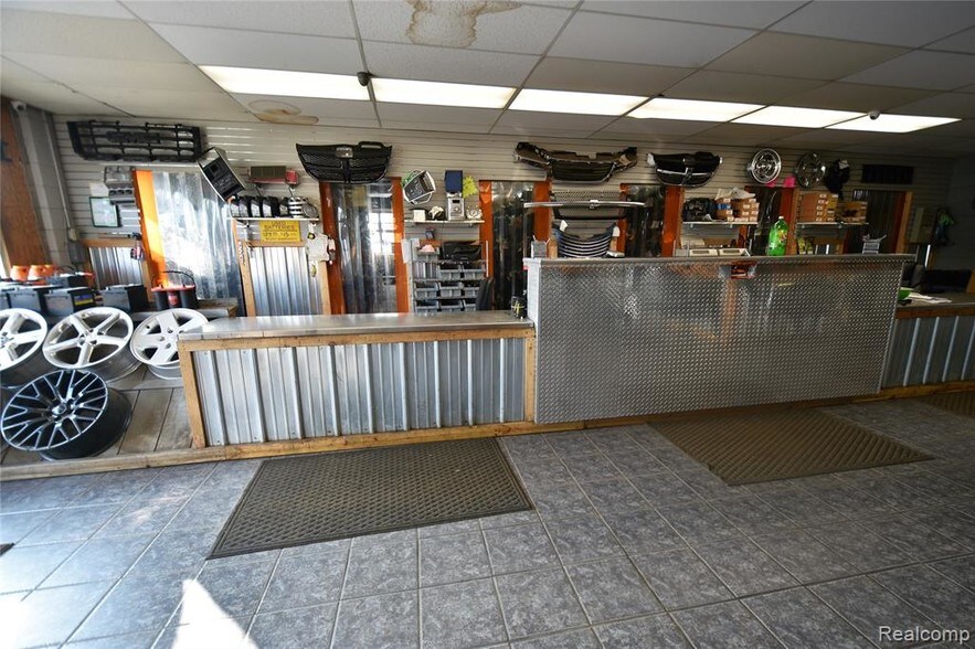 4026 N Dort Hwy, Flint, MI à vendre - Photo du bâtiment - Image 2 de 10