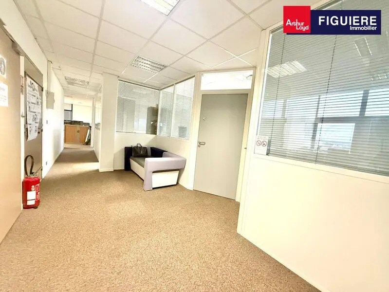 Office in Aix-en-Provence for sale Interior Photo- Image 1 of 17