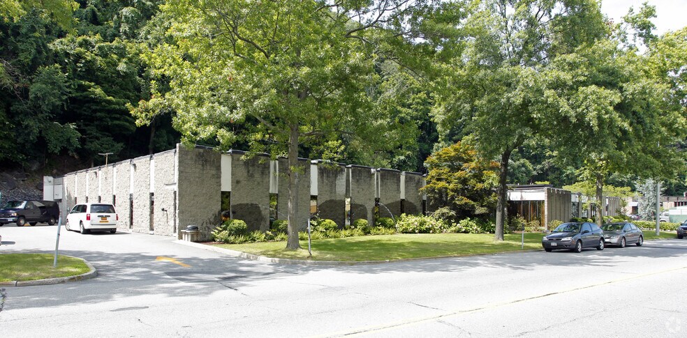 120 Kisco Ave, Mount Kisco, NY à louer - Photo du bâtiment - Image 2 de 39