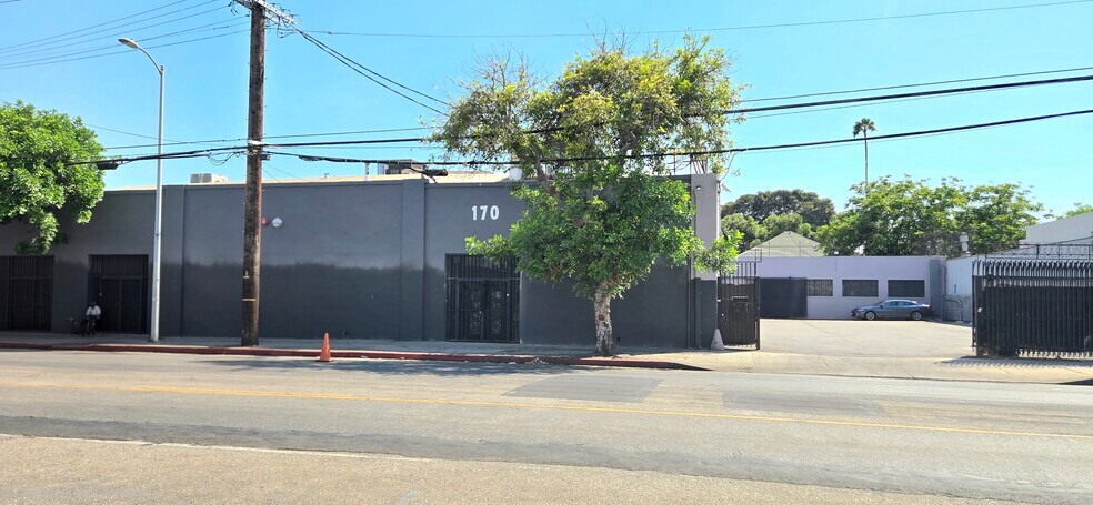 170 E Jefferson Blvd, Los Angeles, CA à vendre - Photo du bâtiment - Image 2 de 17