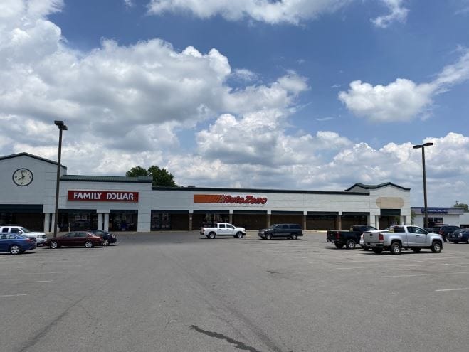 201-233 S Lowry St, Smyrna, TN for lease - Primary Photo - Image 1 of 3