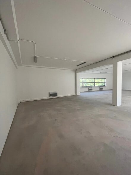 134 Rue D'Aubervilliers, Paris for lease - Interior Photo - Image 3 of 4