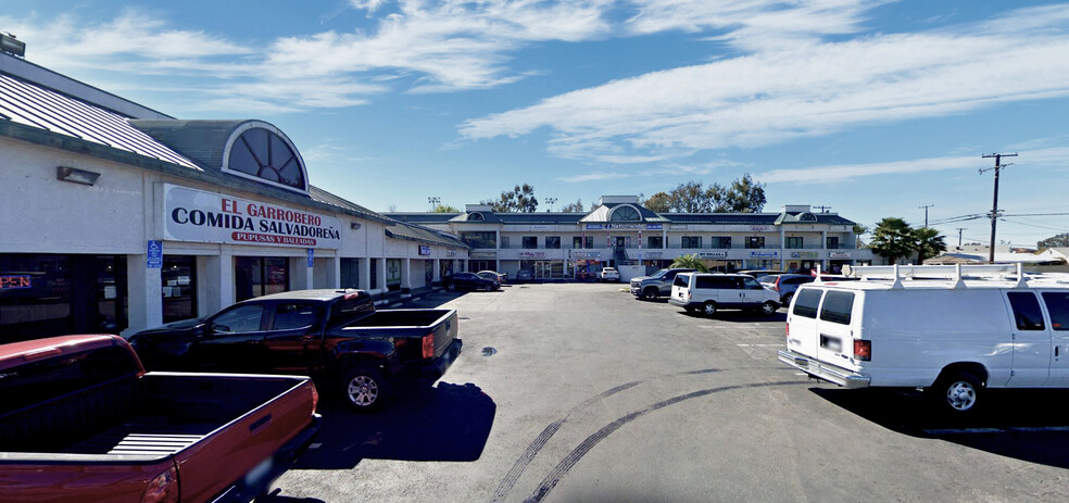 13032-13056 Valley Blvd, La Puente, CA for lease - Building Photo - Image 3 of 4