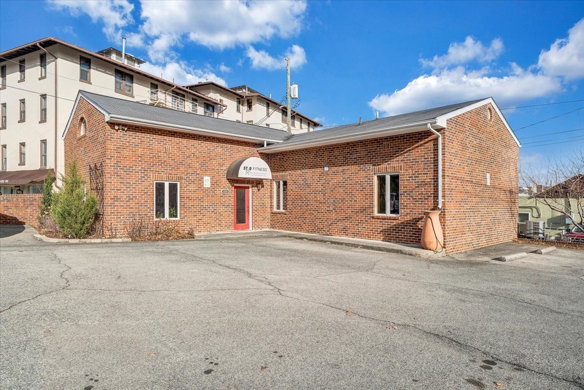 1234 Maple Ave SW, Roanoke, VA à vendre Photo principale- Image 1 de 18