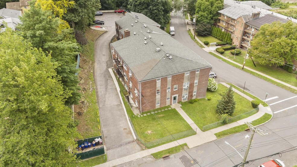The New Rochelle Portfolio portefeuille de 2 propriétés à vendre sur LoopNet.ca - Aérien - Image 3 de 14