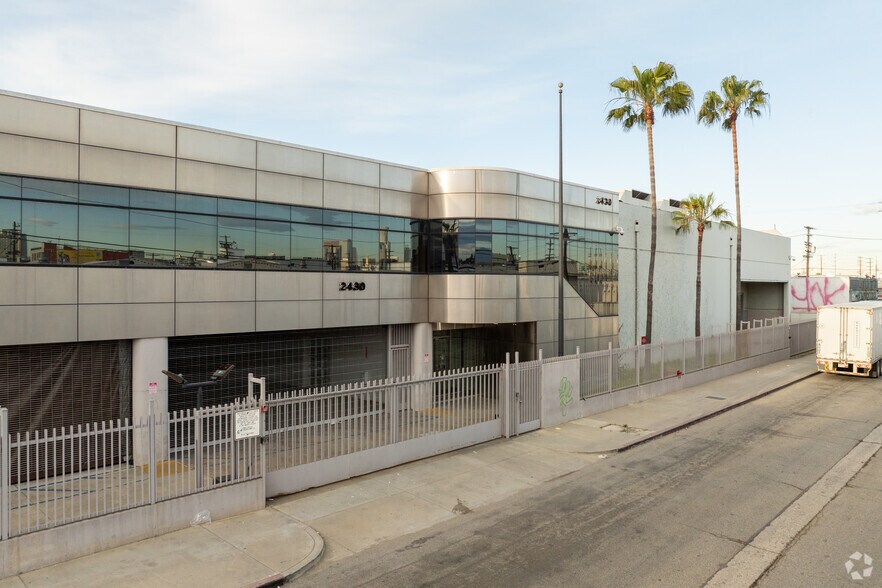 2430 Porter St, Los Angeles, CA à louer - Photo principale - Image 1 de 13