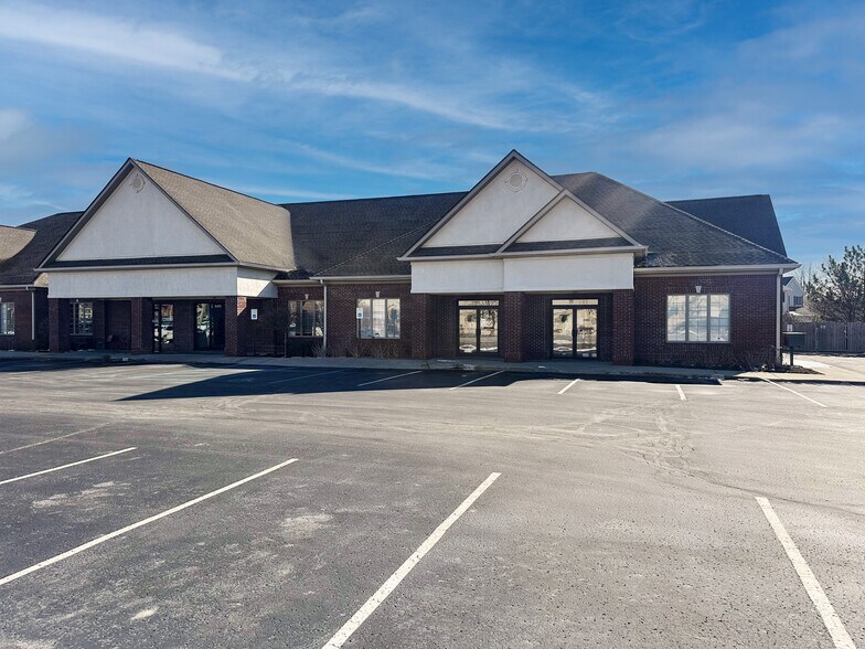 8489-8499 Fishers Center Dr, Fishers, IN à louer - Photo du bâtiment - Image 1 de 1