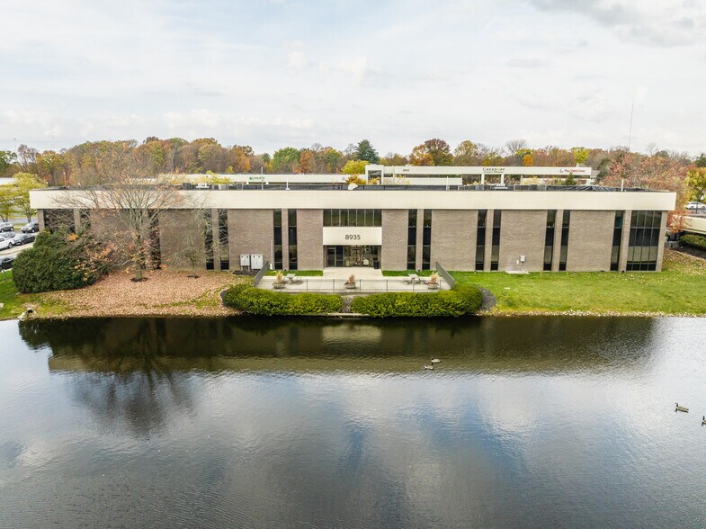 8935 N Meridian St, Indianapolis, IN à louer - Photo du bâtiment - Image 1 de 14
