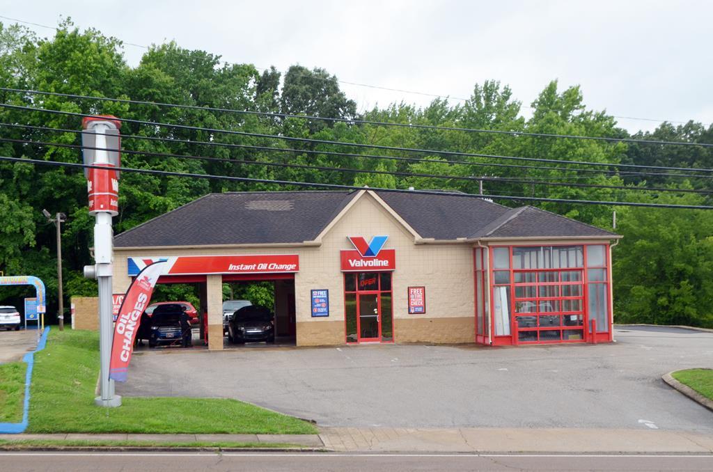 1052 Mineral Wells Ave, Paris, TN à vendre Photo principale- Image 1 de 6