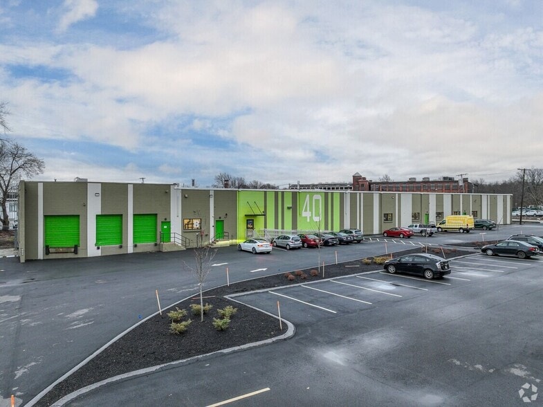 40 Green River Way, Watertown, MA for lease - Primary Photo - Image 1 of 3