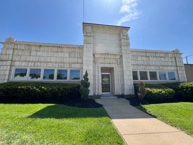 810 Noblestown Rd, Carnegie, PA à vendre - Photo du bâtiment - Image 1 de 18