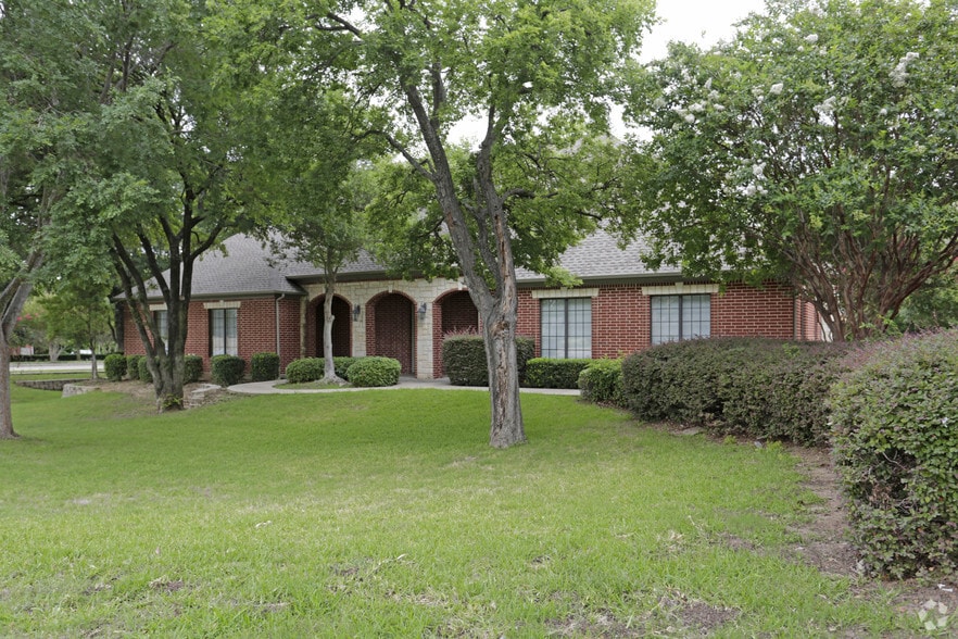 702 S Denton Tap Rd, Coppell, TX à louer - Photo principale - Image 1 de 7