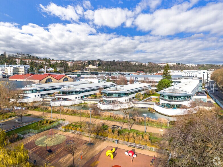 3 Place Giovanni Da Verrazzano, Lyon à louer - Photo du bâtiment - Image 2 de 25