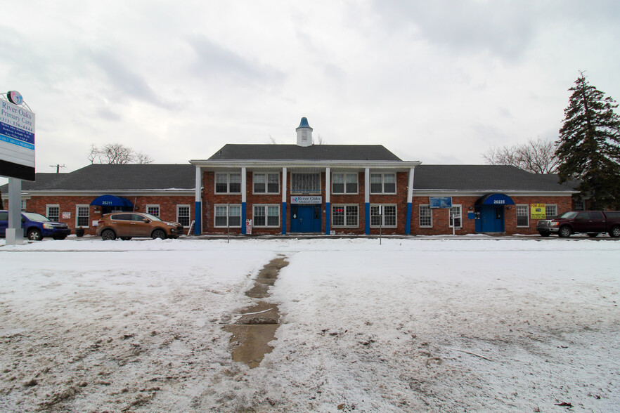 20203-20233 Ann Arbor Trl, Dearborn Heights, MI for sale - Building Photo - Image 1 of 1