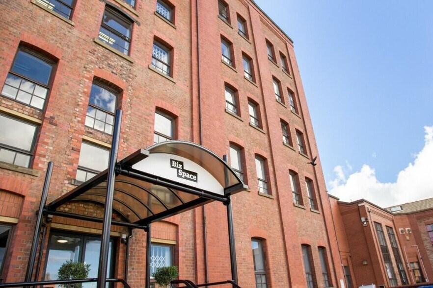 380 Chester Rd, Manchester à louer - Photo du bâtiment - Image 2 de 12