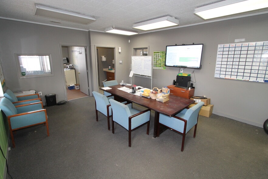 400 S Pine St, Burlington, WI for sale - Interior Photo - Image 3 of 20