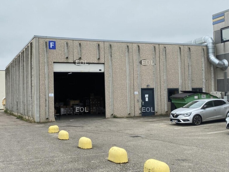 Industriel dans Chaponnay à louer - Photo du bâtiment - Image 3 de 14