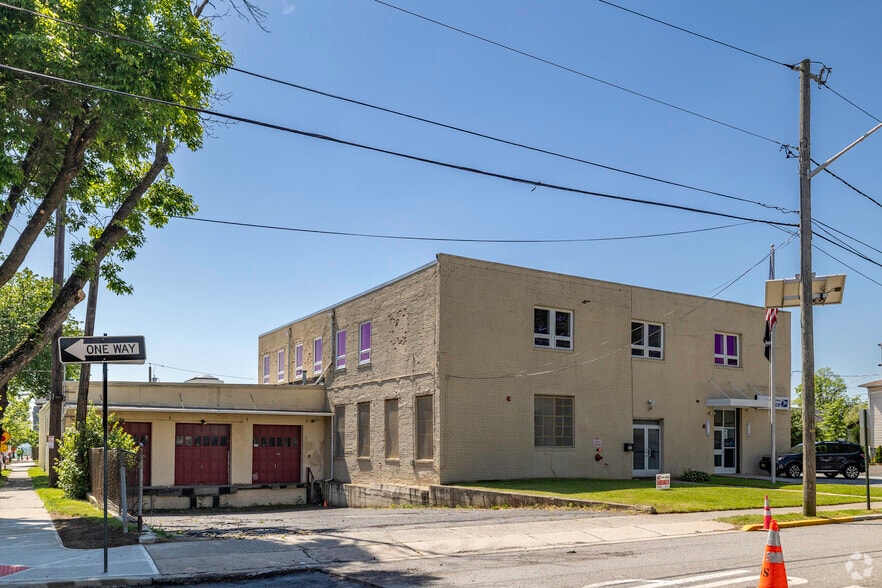 331-333 1st St, Carlstadt, NJ for lease - Primary Photo - Image 1 of 13