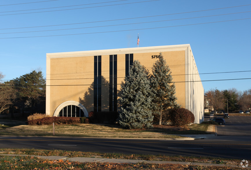 5750 W 95th St, Overland Park, KS à louer - Photo du bâtiment - Image 3 de 5