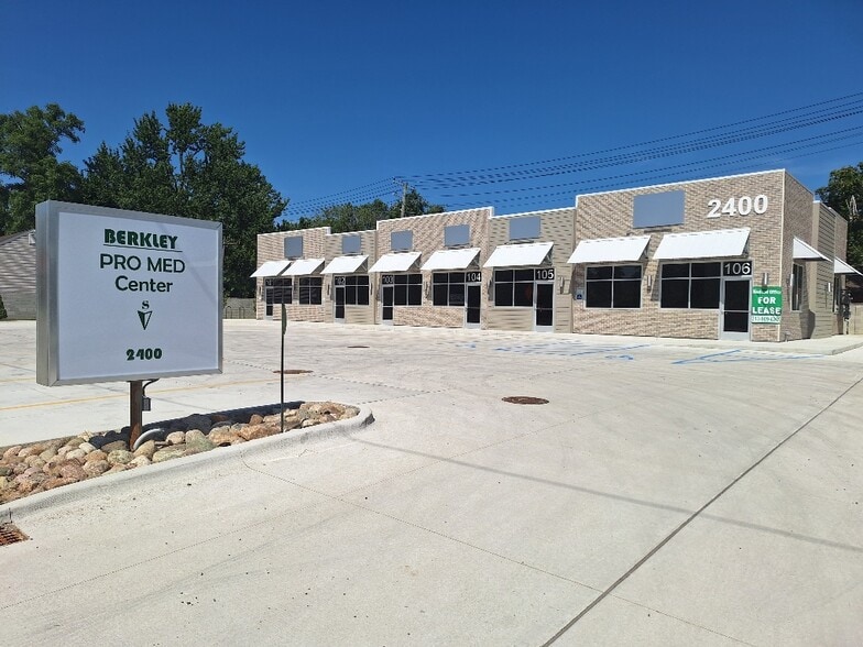 2400 Greenfield rd, Berkley, MI for lease - Building Photo - Image 2 of 4