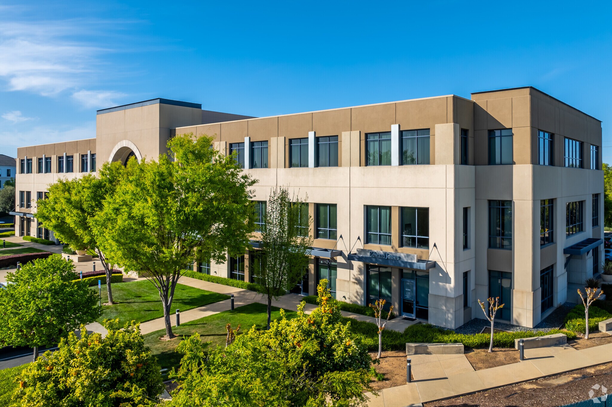 9245 Laguna Springs Dr, Elk Grove, CA for lease Primary Photo- Image 1 of 6