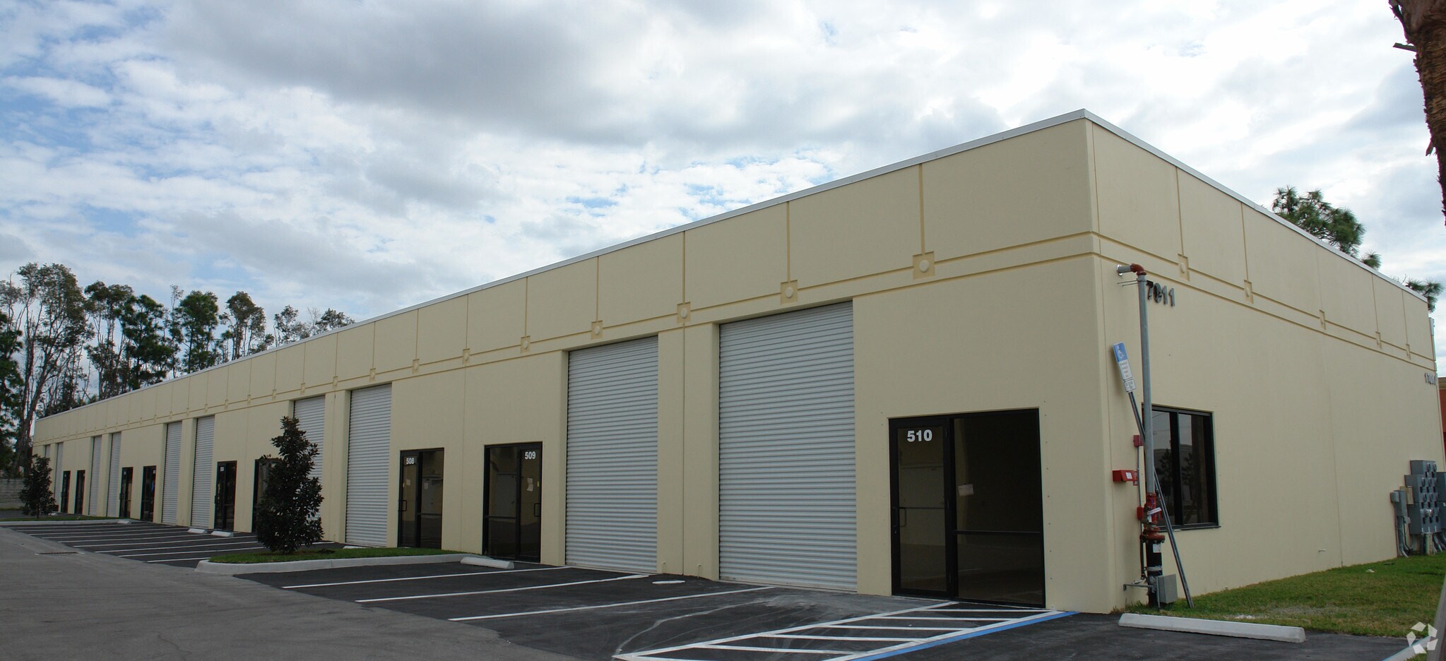 17011 Alico Commerce Ct, Fort Myers, FL for sale Primary Photo- Image 1 of 1