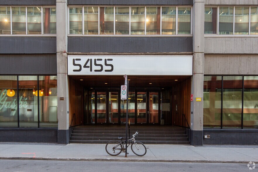 5455 Av de Gaspé, Montréal, QC à louer - Photo du bâtiment - Image 3 de 6