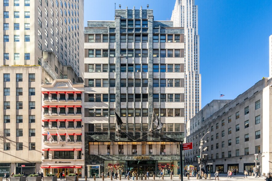 608 Fifth Ave, New York, NY for lease - Primary Photo - Image 1 of 3