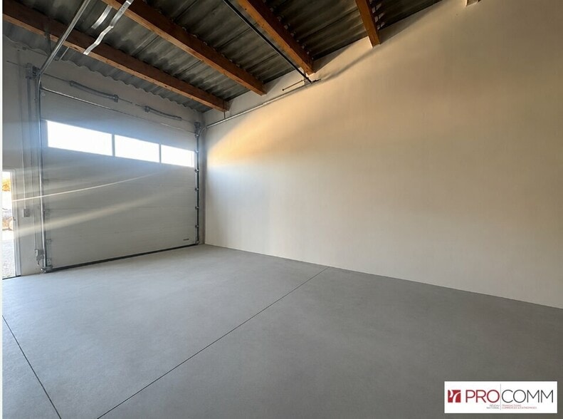 Flex in Morières-lès-Avignon for lease - Interior Photo - Image 2 of 4